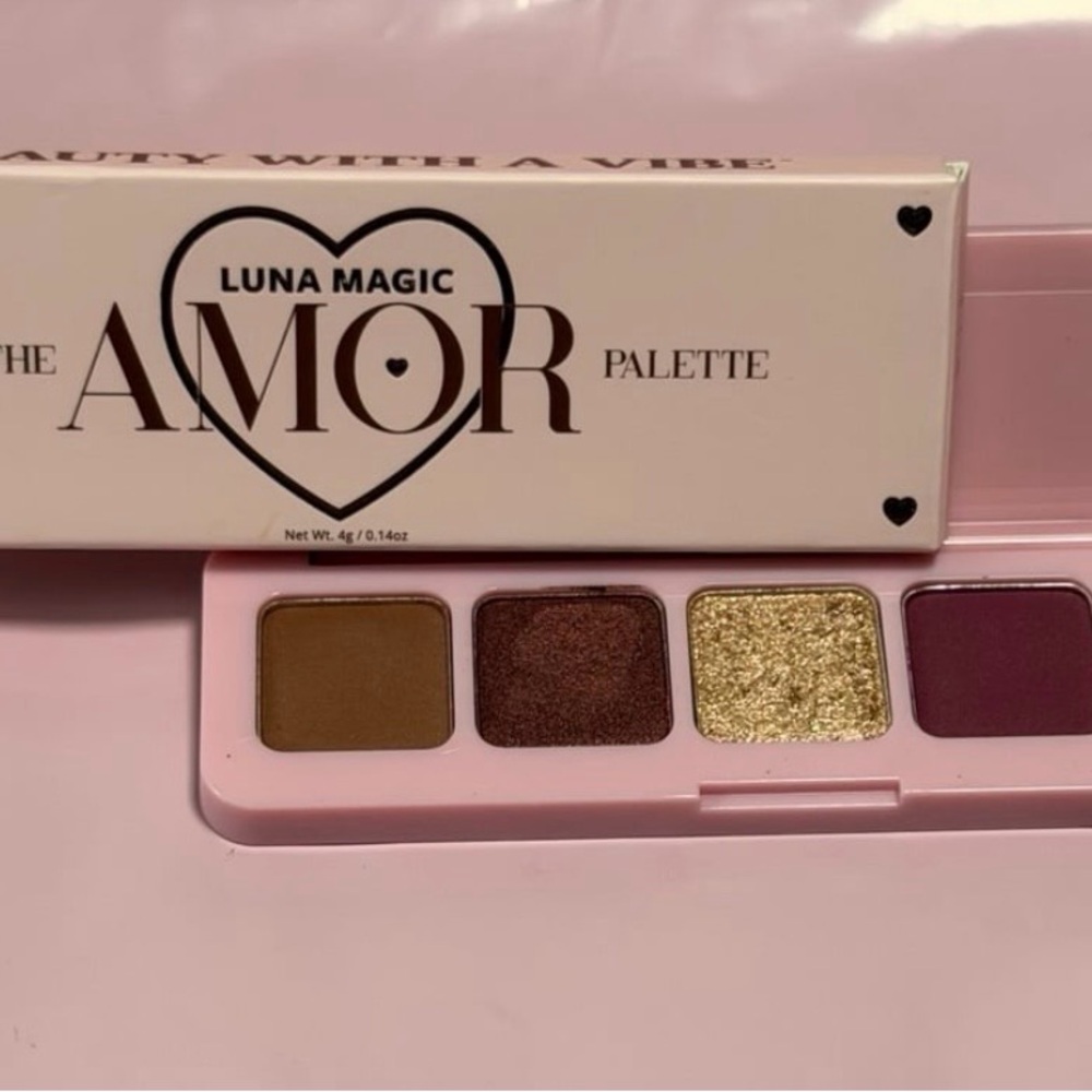 Luna Magic The Amor Palette - Pink Eyeshadow Palette with Gold & Mauve Shades - Picture 3 of 3